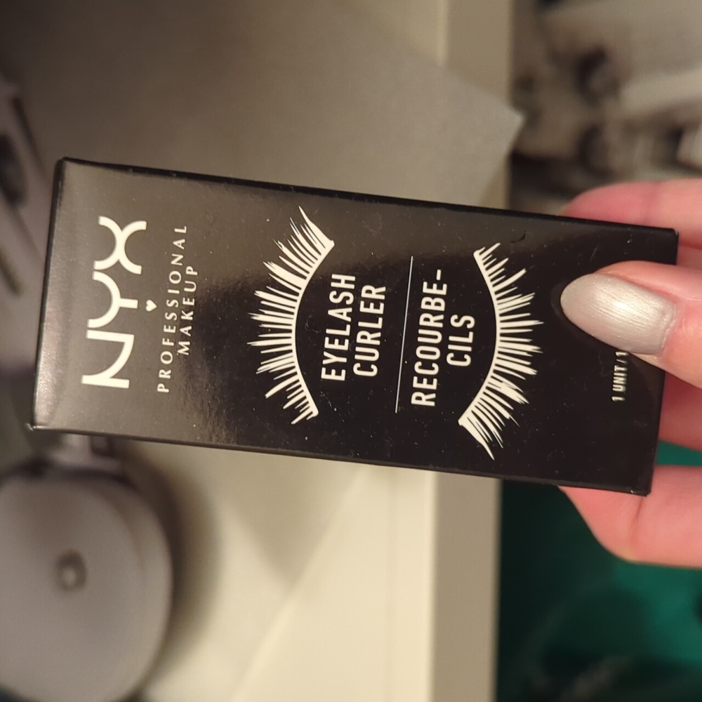 Brand new nyx lash curler